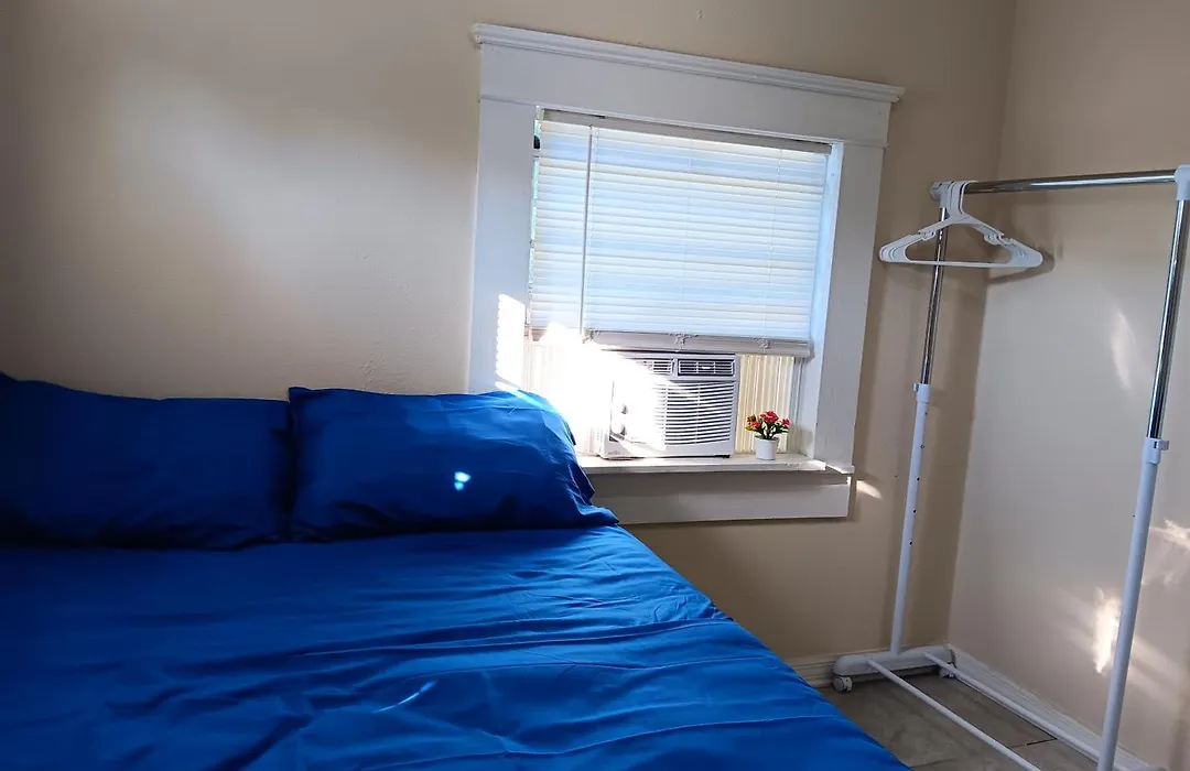 Hostel Tampa, 15 Minutes To Airport, Near Ybor City, Downtown, Self Check-In-1